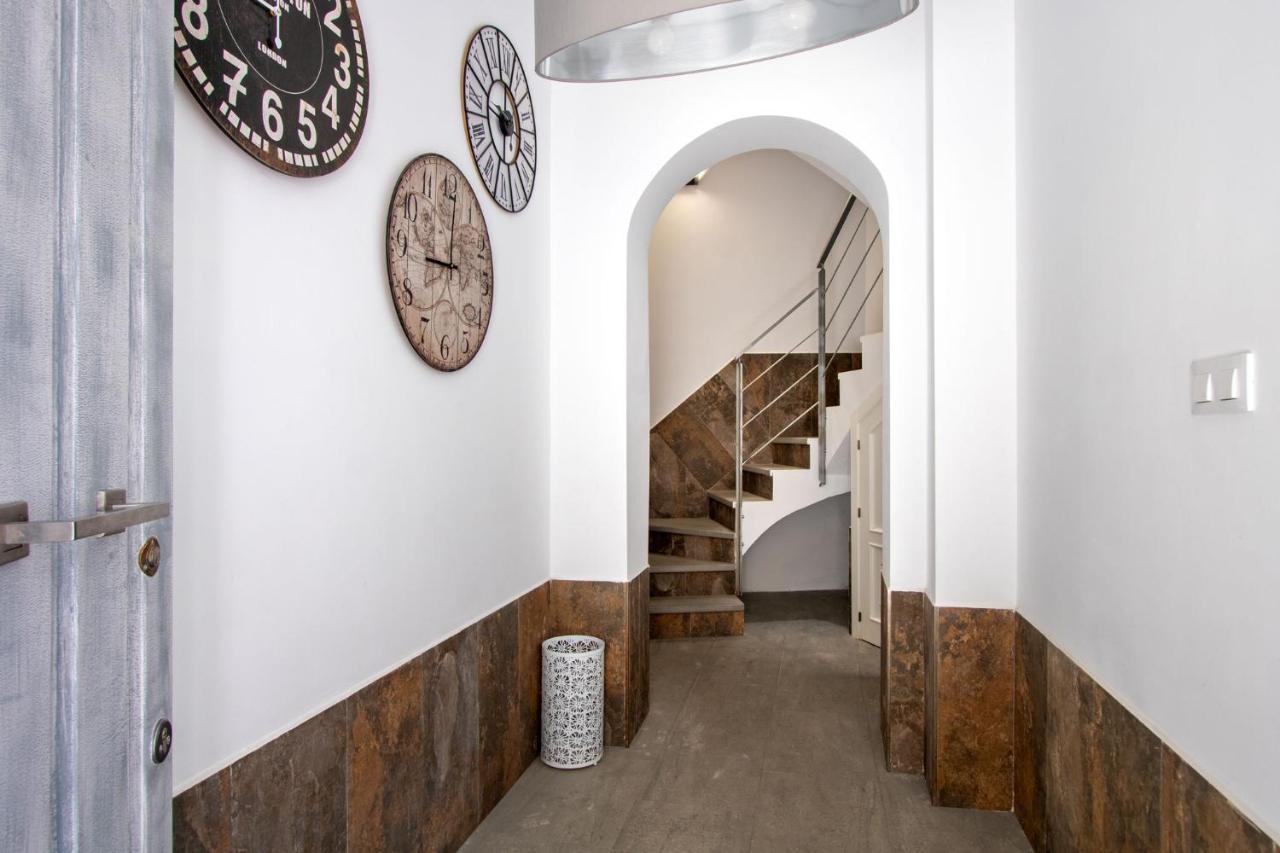 Nine O Clock San Luis Skyview Apartman Sevilla Kültér fotó